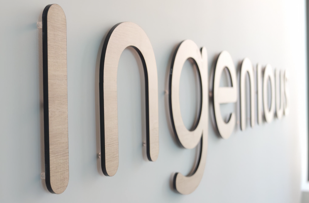 Logo wand letters