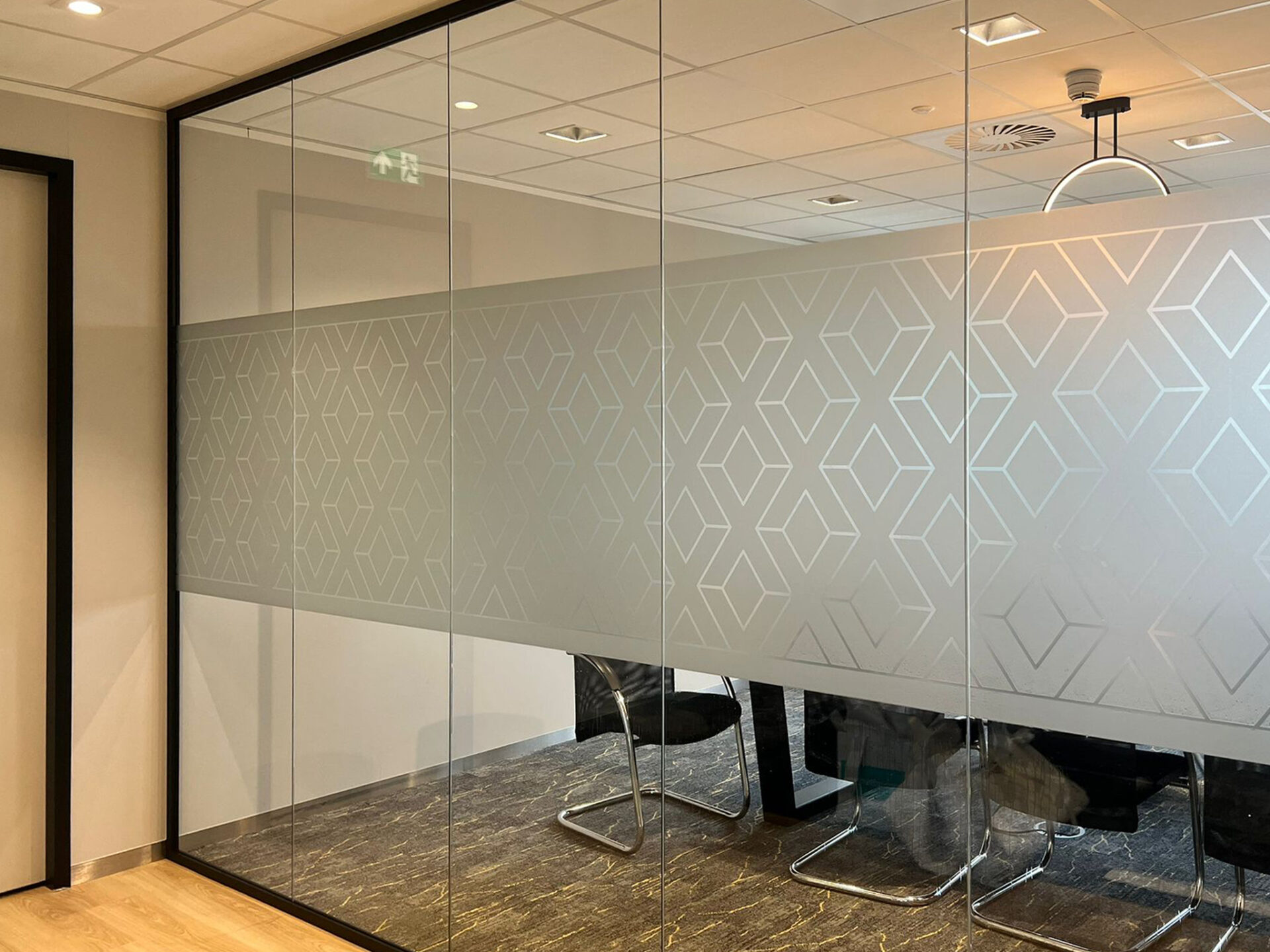 Interieur signing: welke oplossingen passen bij jouw ruimte?